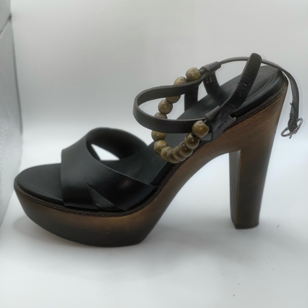 Super cute Ugg sling back sandals, size 9.